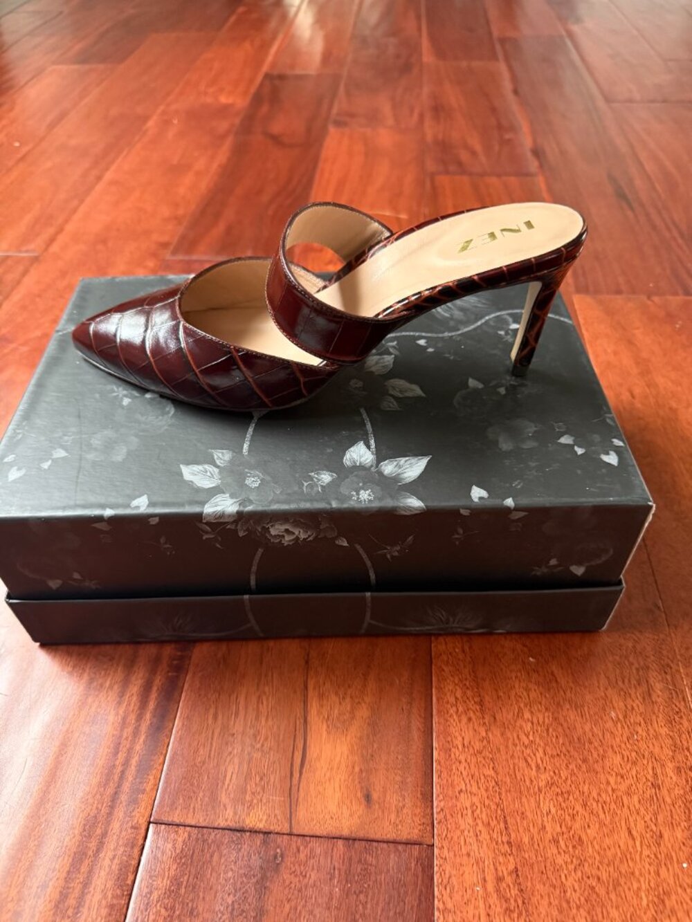 INEZ Mora Mule in Cocoa Croc, Size 8.5 Wide - Picture 9 of 13